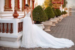 10 Popular Wedding Dress Styles for Getting Married in Vegas
